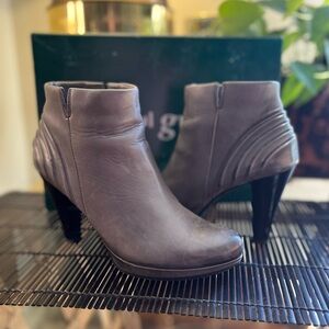 Paul Green Darcy Gray Platform Round Toe Leather Bootie, Size US 8.5